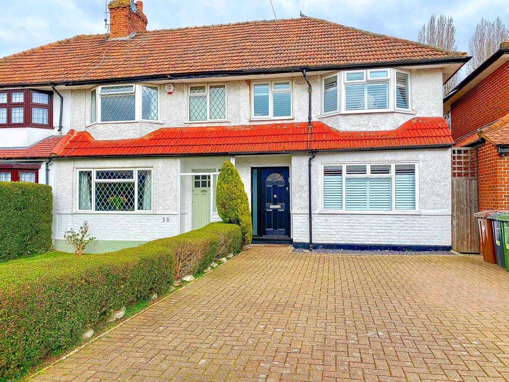Whitehouse Avenue, Borehamwood 4 bed end of terrace house £629,950