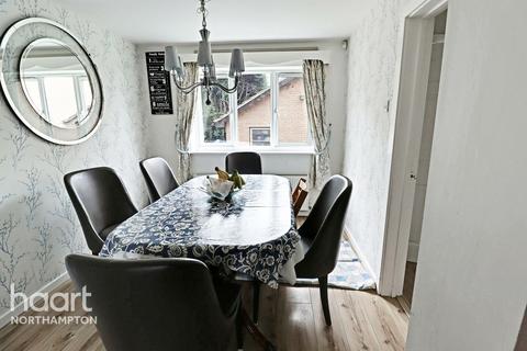 34 Five Acres Fold, Northampton, NN4 8TQ