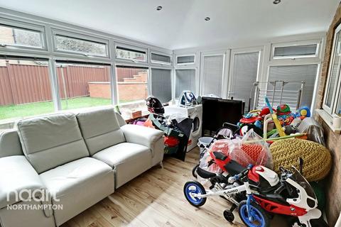 34 Five Acres Fold, Northampton, NN4 8TQ