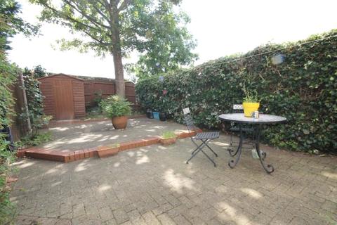 10 Argent Close, Egham, TW20 8XB