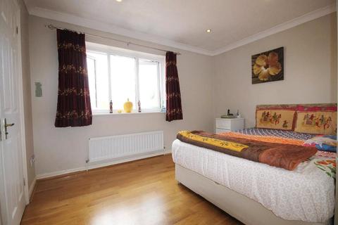 10 Argent Close, Egham, TW20 8XB