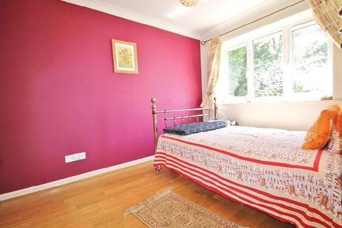 10 Argent Close, Egham, TW20 8XB