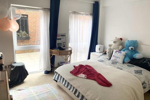 2 bedroom apartment to rent, Peach Street,  Wokingham,  RG40