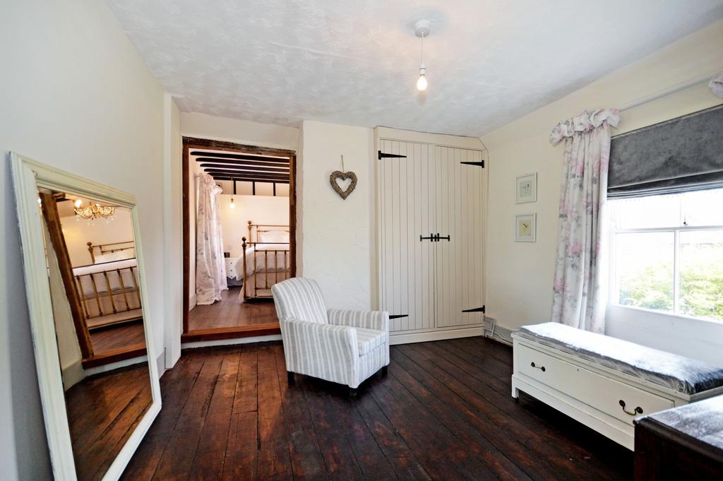 Dressing Room (Bed 2
