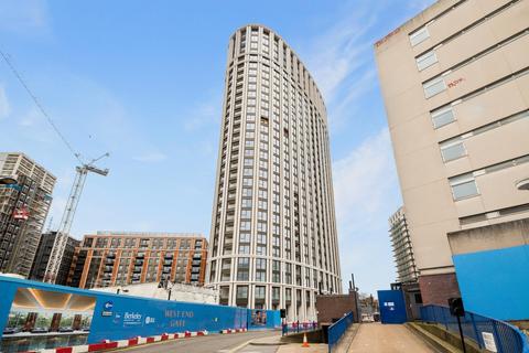 Studio to rent, Westmark Tower, West End Gate, Paddington, W2