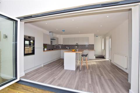 4 Jetty Road, Warden, Sheerness, ME12 4PS