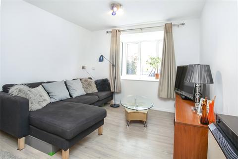 27 Riverside Close, London, E5 9SP