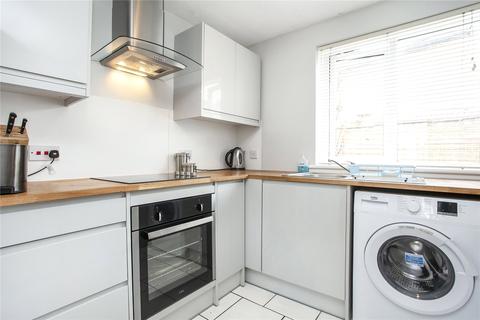 27 Riverside Close, London, E5 9SP