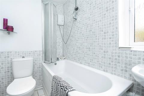 27 Riverside Close, London, E5 9SP