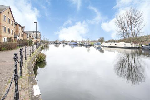 27 Riverside Close, London, E5 9SP