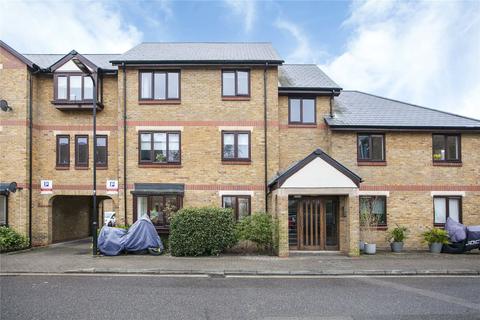 27 Riverside Close, London, E5 9SP