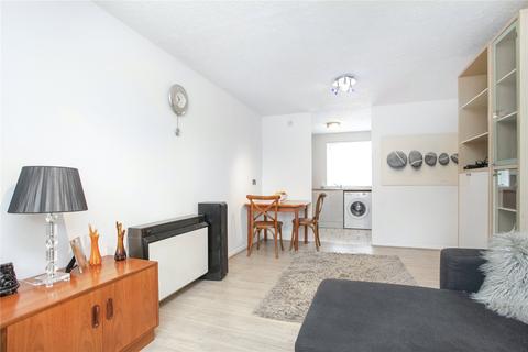 27 Riverside Close, London, E5 9SP