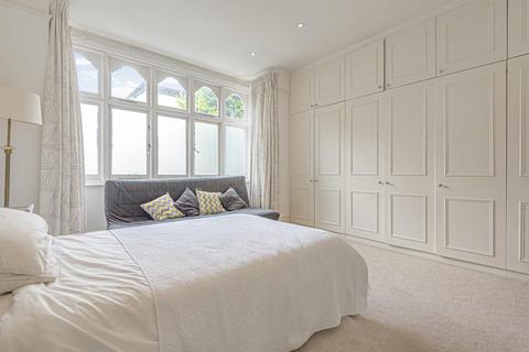 24 Merton Avenue, London, W4 1TA