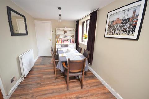 90 Brookdale, Lower Gornal, Dudley, DY3 2HH