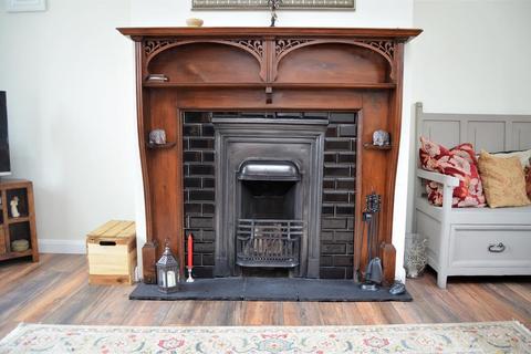 90 Brookdale, Lower Gornal, Dudley, DY3 2HH