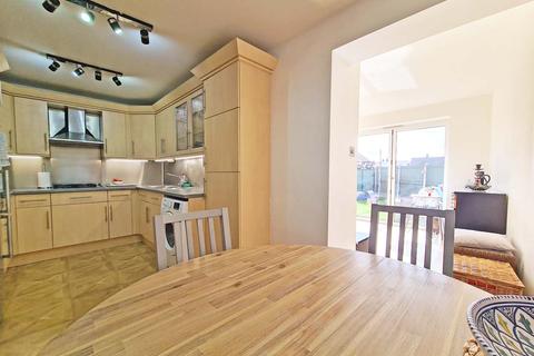 155 Daventry Road, Romford, RM3 7RD