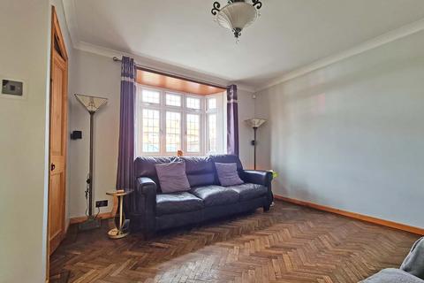 155 Daventry Road, Romford, RM3 7RD