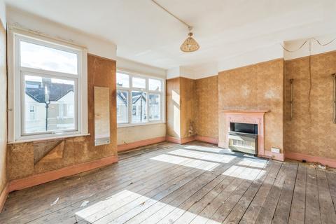 122 Eswyn Road, London, SW17 8TN