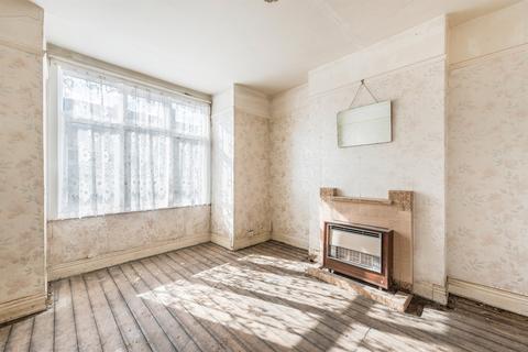 122 Eswyn Road, London, SW17 8TN