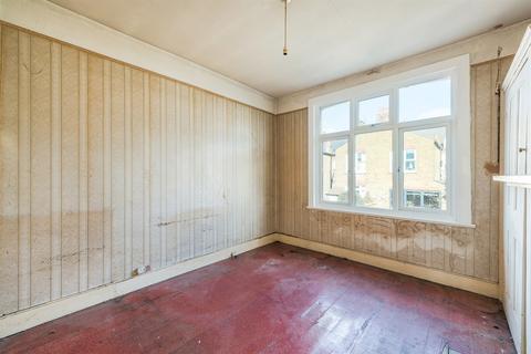 122 Eswyn Road, London, SW17 8TN