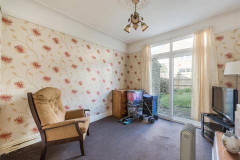 122 Eswyn Road, London, SW17 8TN