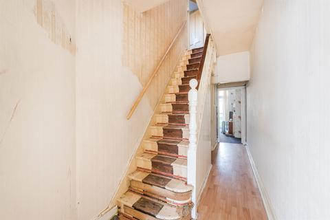 122 Eswyn Road, London, SW17 8TN