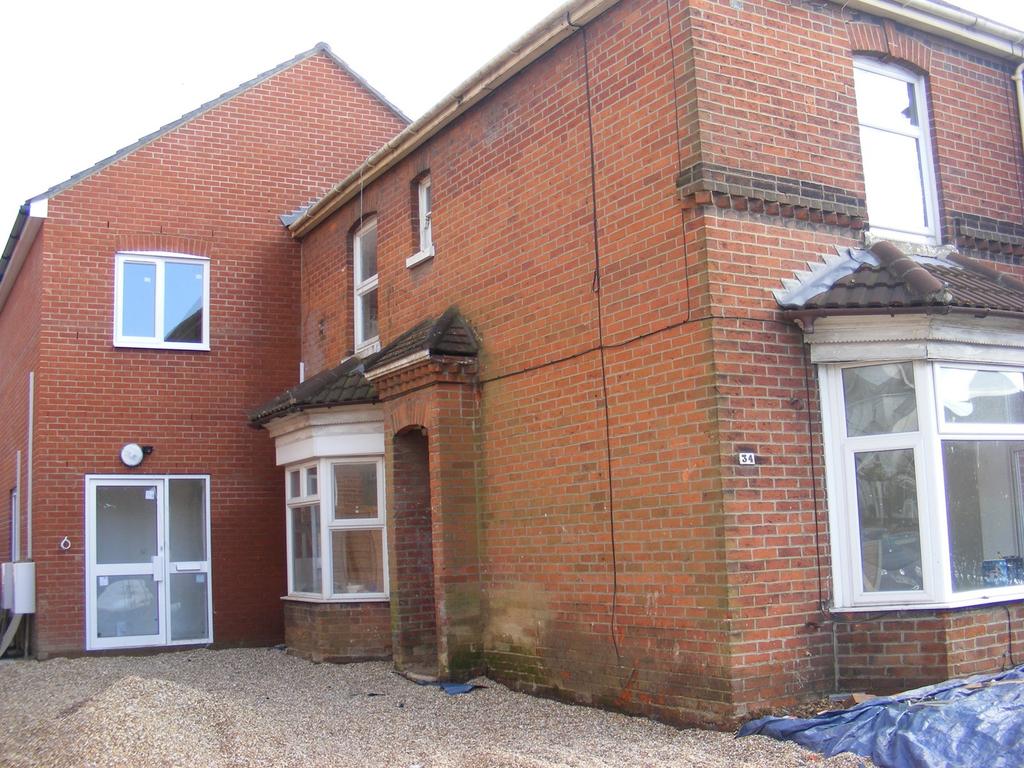 Bullar Road, Bitterne Park, Southampton, SO18 2 bed apartment £900