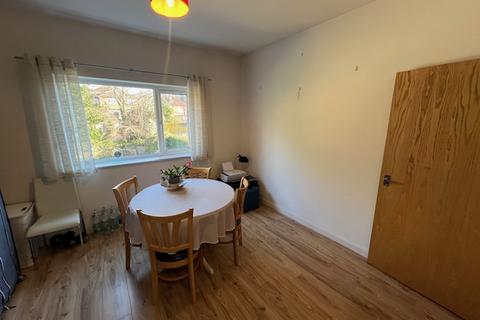 2 bedroom apartment to rent, Bullar Road, Bitterne Park, Southampton, SO18