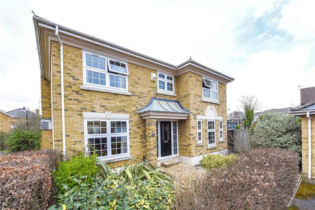 Lammas Close, StainesuponThames, TW18 4 bed semidetached house £