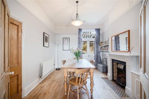 25 Nemoure Road, London, W3 6NZ