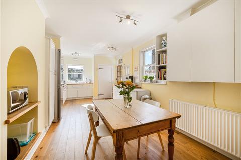 25 Nemoure Road, London, W3 6NZ