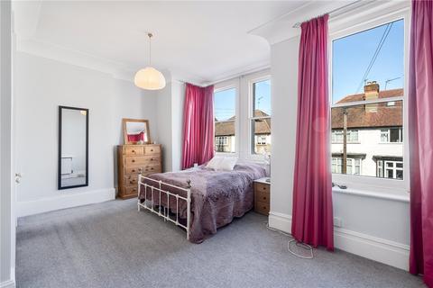 25 Nemoure Road, London, W3 6NZ