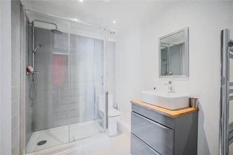 25 Nemoure Road, London, W3 6NZ