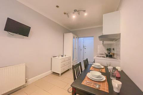 Studio to rent, Linden Gardens, Notting Hill Gate, London, London  W2