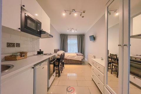 Studio to rent, Linden Gardens, Notting Hill Gate, London, London  W2