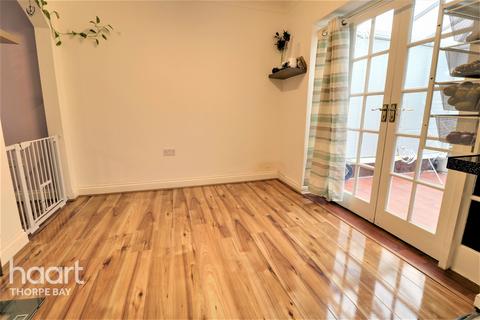 114 Blyth Avenue, Shoeburyness, Southend-on-sea, SS3 9NL