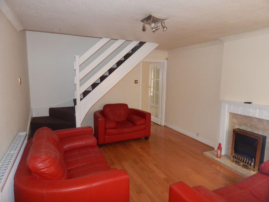 Charnwood Bank 2 bed semidetached house £575 pcm (£133 pw)