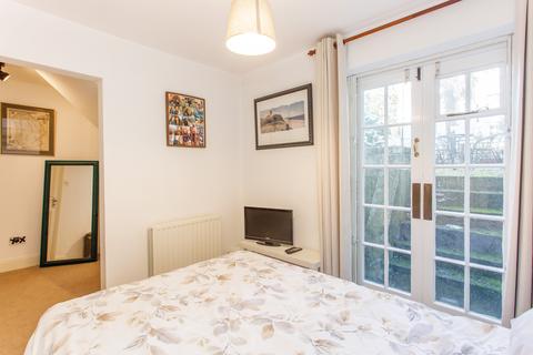 425c Mile End Road, London, E3 4PB