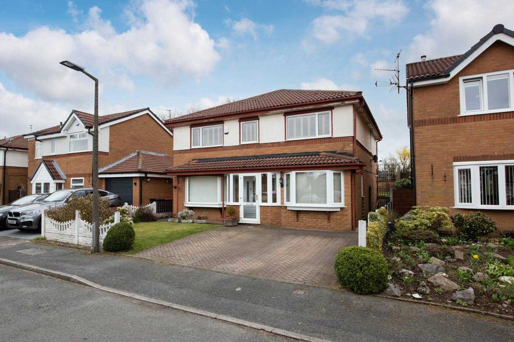 Broadstone Close, Manchester 5 bed detached house £418,000
