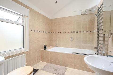 131 Richmond Park Road, Kingston Upon Thames, KT2 6AG