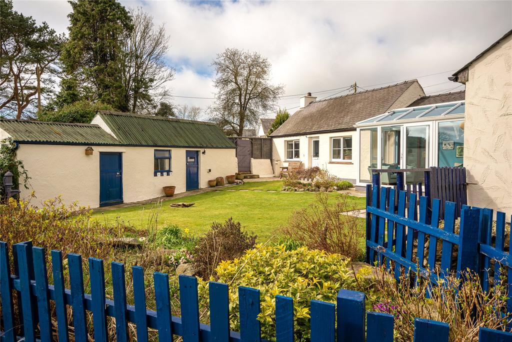 Rhoscefnhir, Pentraeth, Anglesey, LL75 4 bed detached house £575,000