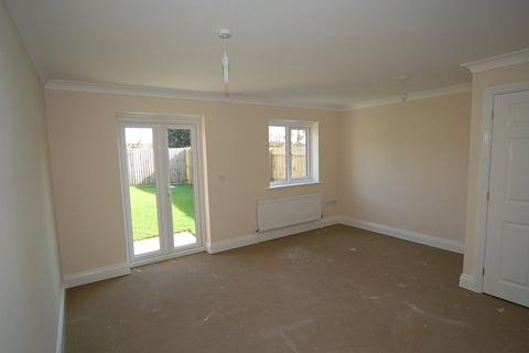 3 bedroom semi-detached house to rent, School Close, Lakenheath, Suffolk, IP27