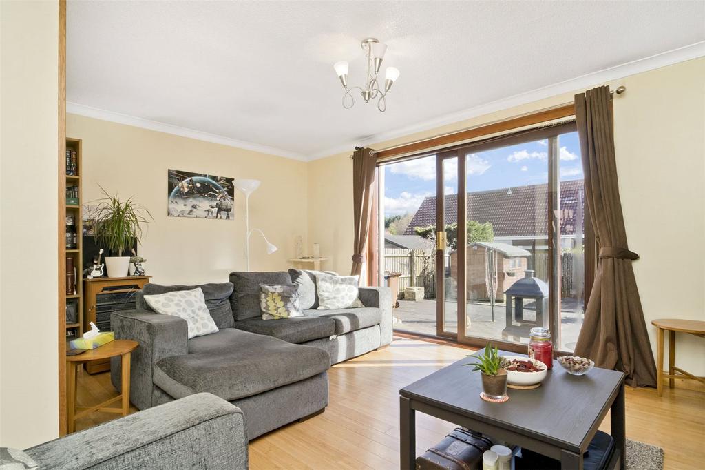 Raeburn Crescent, Whitburn, West Lothian, EH47 2 bed semidetached house £94,995
