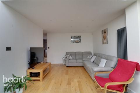 2 Walnut Close, Hayes, UB3 1JH