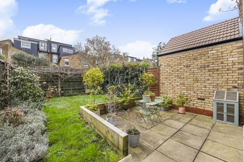 2 bedroom flat for sale, Barry Road, London, SE22