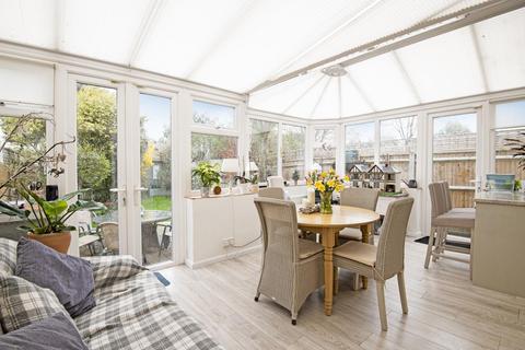 65 Lock Road, Richmond, TW10 7LL