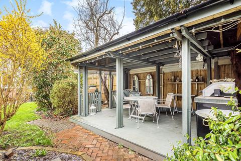 65 Lock Road, Richmond, TW10 7LL
