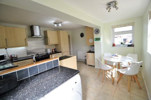 12 Warwick Avenue, Halesworth, IP19 8PZ