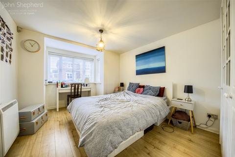 24 Aldershaws, Shirley, Solihull, B90 1SQ
