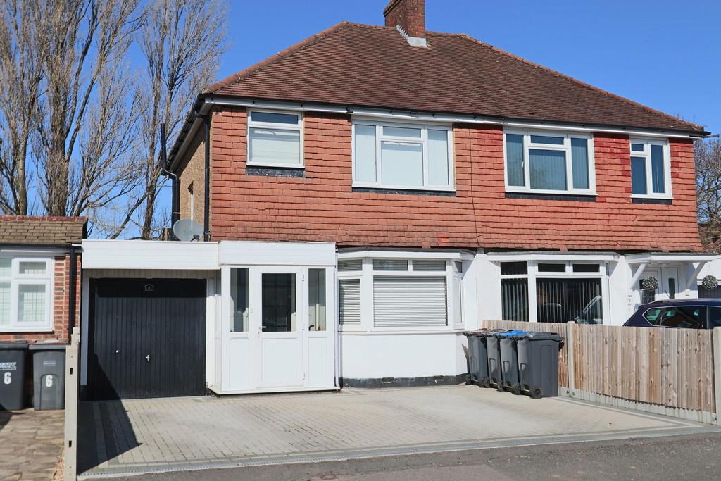 The Crossways, Old Coulsdon 3 bed semidetached house £495,000